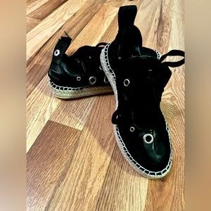 Alexander McQueen size 7 women’s